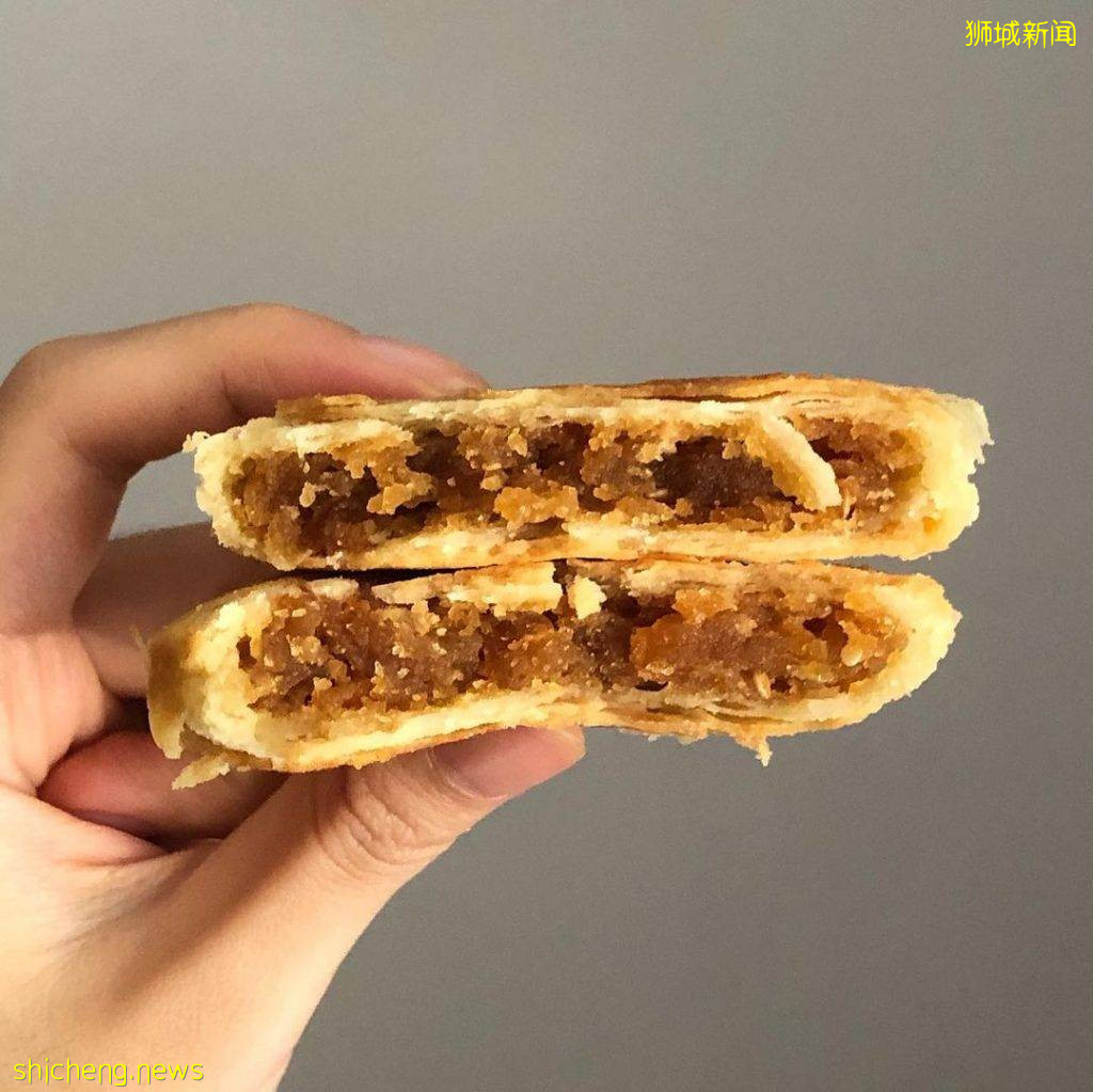 “龙发豆沙饼”古早味必吃!外皮酥到掉渣、内馅香滑细腻✨2种口味,每粒$0.90👍