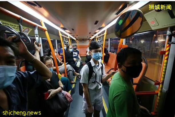 新加坡“解封”第一天，地鐵寶寶“嫌棄”目光走紅!