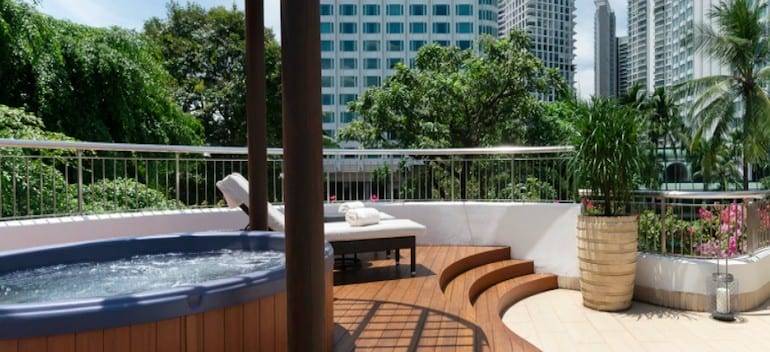 整个泳池都是你的😍 新加坡5大度假酒店，每间都有专属私人泳池🏊‍♀️ 打开门就能跳下水