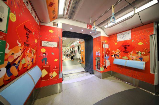 新加坡的地鐵，車站和公共巴士都已經裝飾完畢！牛年來啦
