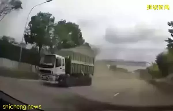 險過剃頭！奧迪快一步 逃過一劫