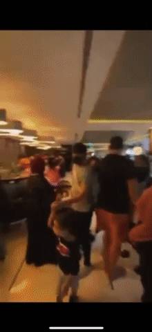 網友吐槽:人太多了!烏節路這個酒店失誤,白白等了4個小時