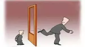 在新加坡上學，拿歐美名牌大學文憑