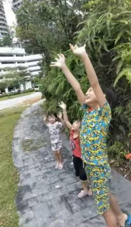 ◤复管令SOP◢迫不及待相见！ 男子返马隔离 3孩子酒店外高喊“爸爸”