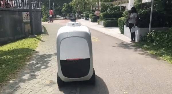 新加坡送貨機器人驚豔全世界！遇人會轉彎、半小時送達！現在免費
