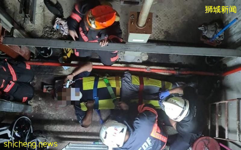 维修员负伤困电梯井 民防用吊架救出