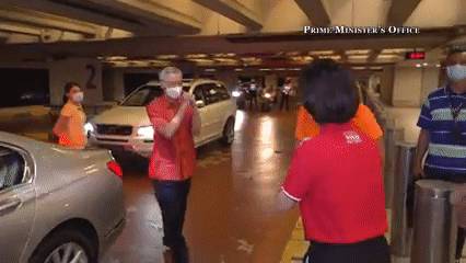 新加坡總理李顯龍魔性拜年視頻火了！各部長花式拜年，竟有財神爺上門討債