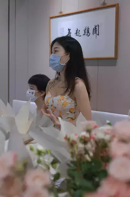 在中國有房不住、有車不開！1個月花10萬房租，“自討苦吃”來新加坡陪讀，她爲了什麽