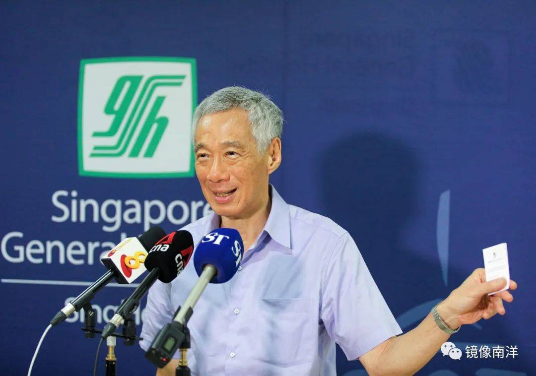 李显龙总理今早接受新冠疫苗注射 敦促所有新加坡居民积极接种疫苗