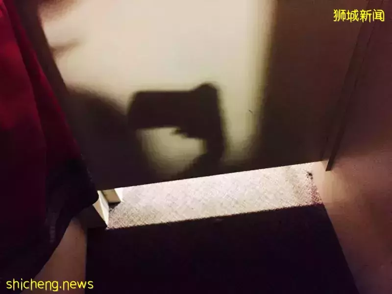 与未婚妻吵架 华男为“透气” 闯宿舍翻看女生短裤 