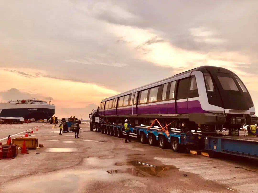 全新紫线地铁从西班牙送抵狮城，陆路交通局献上独家幕后照片