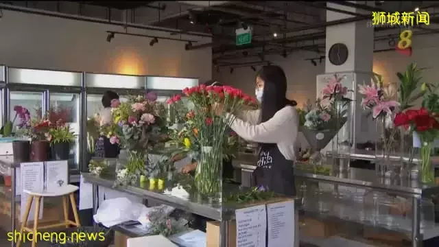 受访花店业者：边境放宽较多人出国旅行 母亲节花束预订慢热