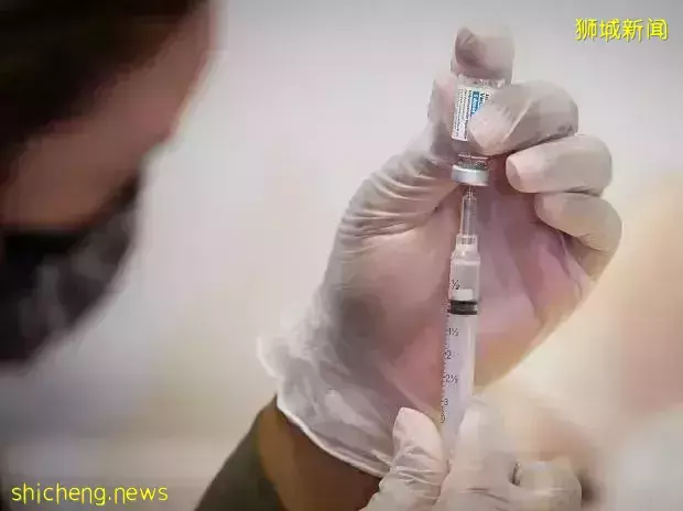 部长:狂打200万剂疫苗,奥密克戎将让新加坡医疗资源紧张