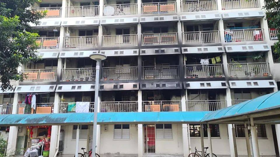 黄埔一租赁组屋突发大火,一家六口身陷火海,十人送院,百人紧急疏散