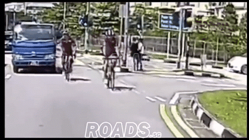 20181224_lorry&bicycle.gif