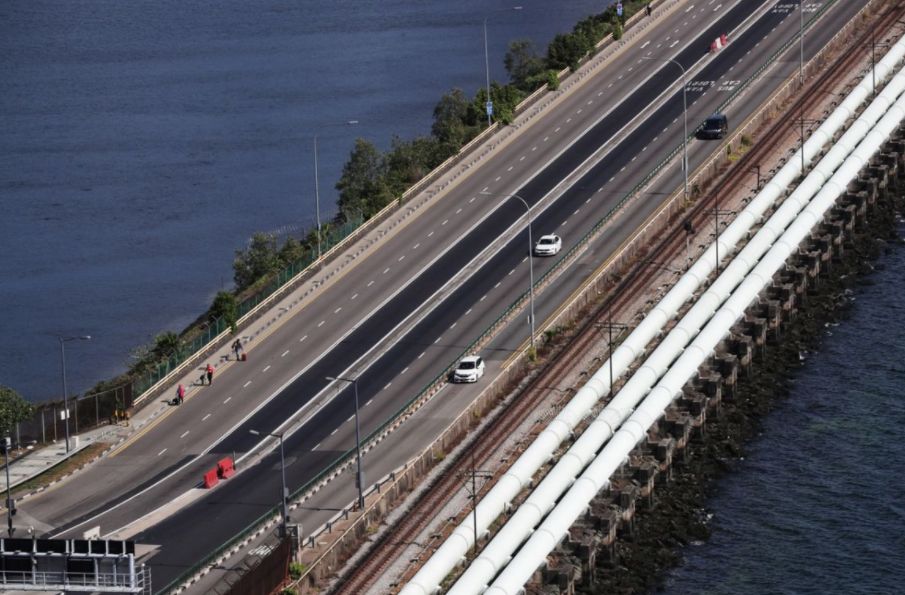 历史罕见！新加坡关卡空无一人，40万人慌了！实拍马来封国第1天，新加坡会断粮吗