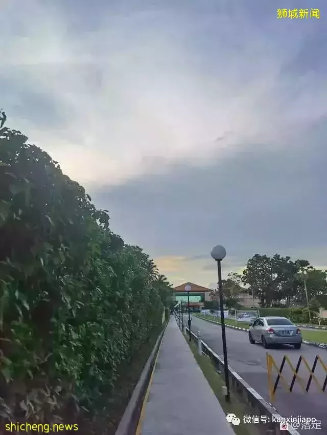 在新加坡看落霞云归，远眺柔佛海峡灯塔复明