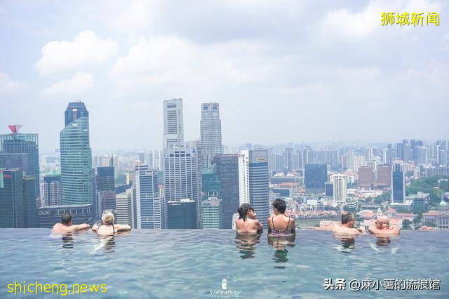 新加坡最豪华的体验，金沙酒店楼顶无边泳池，只有住一晚才能享受
