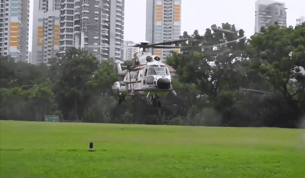 新加坡空軍出動直升機，爲了從遊輪上救人