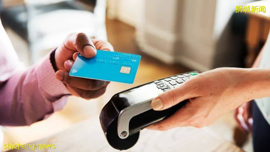 骗完亲爹骗女友!新加坡男子盗用20万+新币,称因被中国伙伴骗