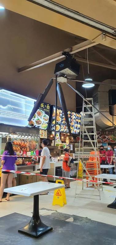 噩梦成真!新加坡食阁的巨型吊扇掉下来砸伤了人,血流不止