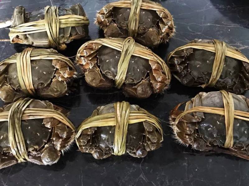 刚出湖边,又上舌尖的大闸蟹,狮城的你想吃大闸蟹?安排