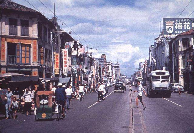 马六甲海峡不收费,弹丸之地的新加坡到底靠什么挣钱