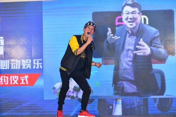 風水輪流轉!王雷終于站C位 送梁志強兩個字xia suay