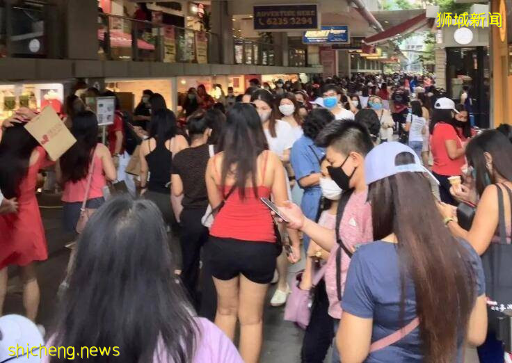 新加坡清洁工短缺组屋区垃圾成堆,这才是疫情下真实的新加坡