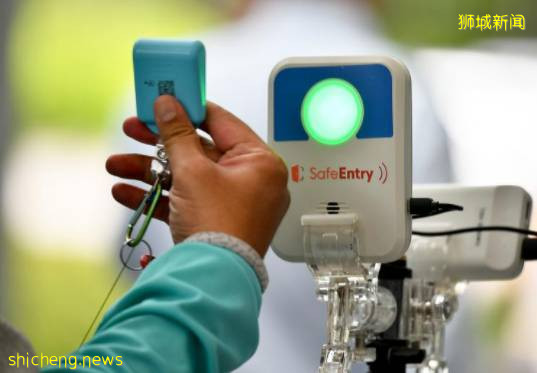 新加坡政府宣布：本月21日起，民衆進出商場須用SafeEntr登記