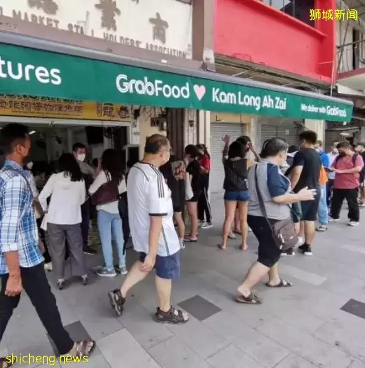 堵堵堵!新加坡的周末实在太堵了,这个地方人和车排长队