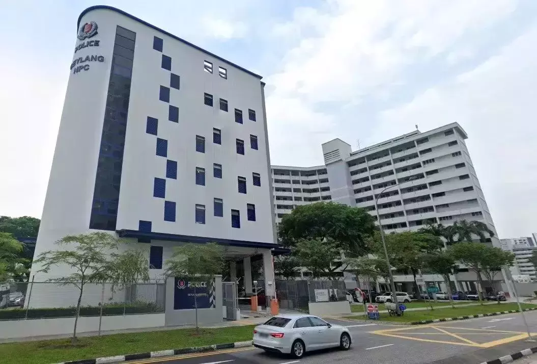 現場淒慘！新加坡白色車輛突然起火，1人死亡