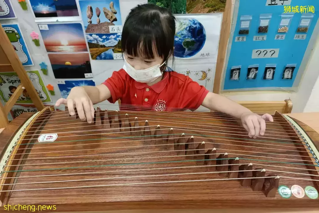 這間新加坡幼兒園火了！西方教育法+中國傳統文化，學編程、京劇