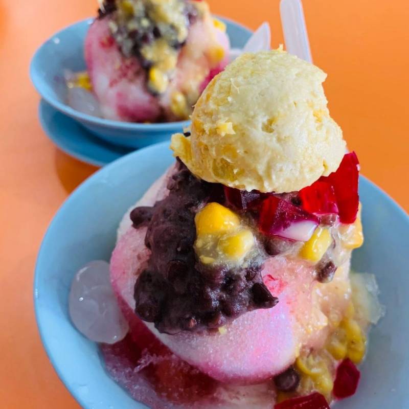 消暑大作戰❄️ 美食中心裏的平價甜品，“津津甜品”一碗S$1.50起🤩 流氓冰品、料足降火