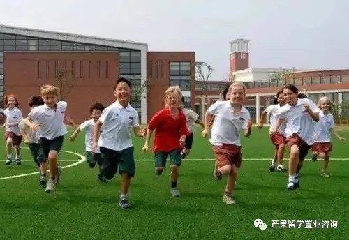 低齡留學 小一免試，母子陪讀，雙語教學