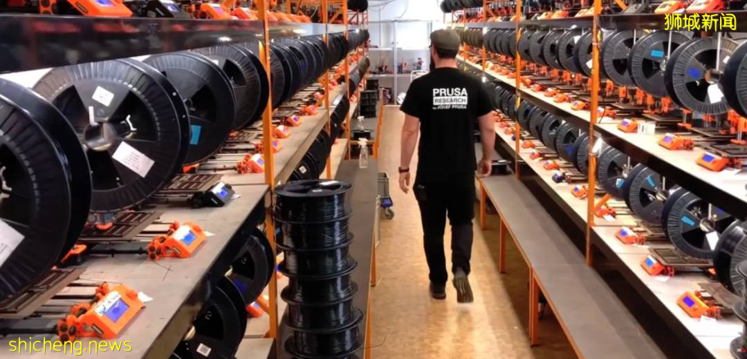 新加坡男子盗用公司打印机做私人生意70次!下月开始坐牢