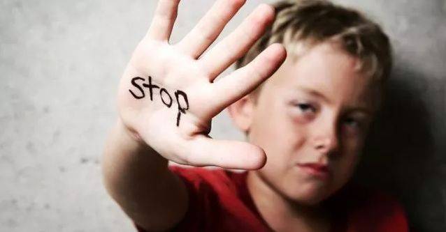 孩子在学校被鞭打父母愤怒报警！“体罚”制度究竟该不该存在