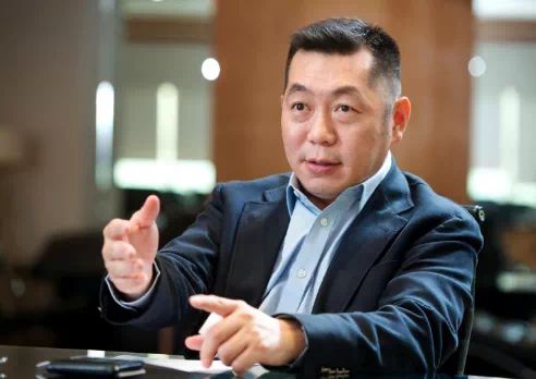 涉嫌将人推下楼梯 辉联集团总裁被控上法庭