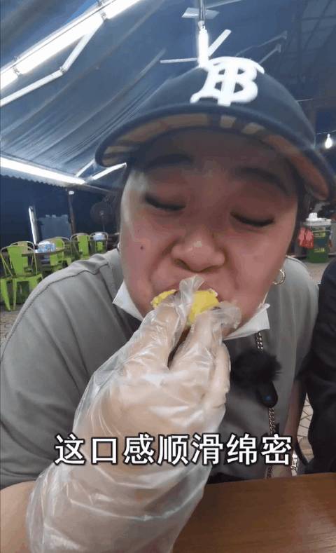 昨晚，我們在新加坡芽籠紅燈區吃雞，是怎樣一種體驗