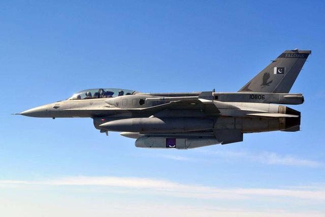 刚起飞就出国了,为何新加坡还要买“大长腿”战机?实力不容小觑