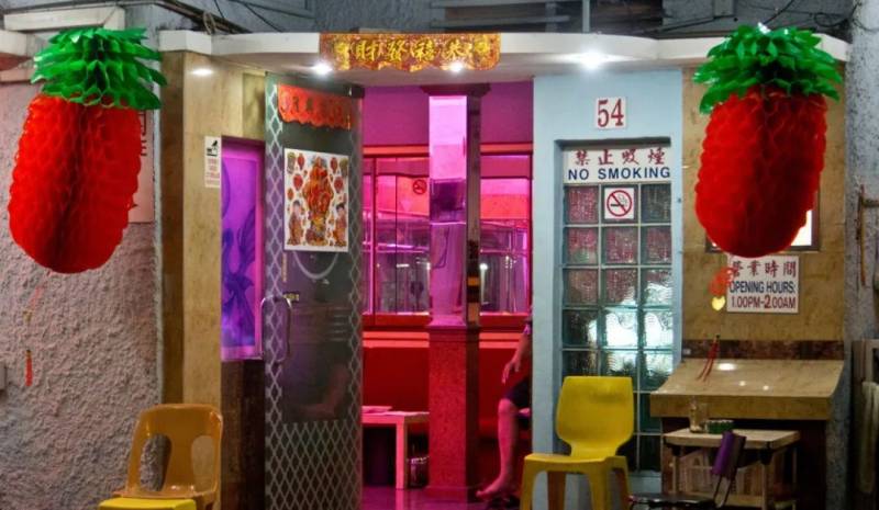 她，22歲中國女留學生，下海後在國外成人網站爆紅！網友評論亮了