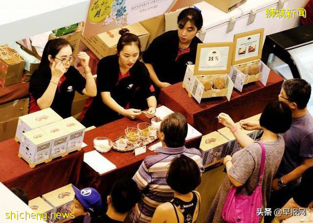 疫情下没展销又不能试吃 新加坡月饼商家如何应对