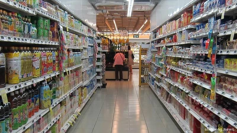 当局建议公众带着身份证上超市、商场和生鲜市场