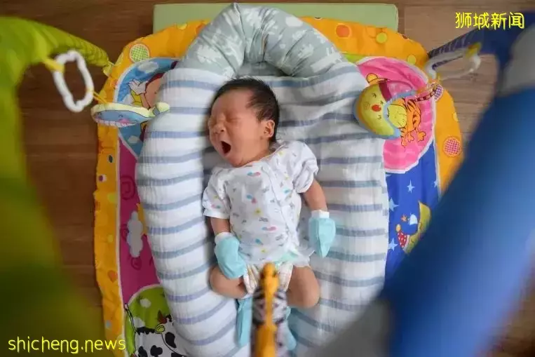 上海人羡慕!新加坡这对夫妻靠送外卖,月入4000新、养5娃