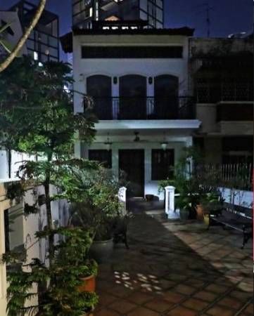 排屋变高档会所 14男9女狂欢受查