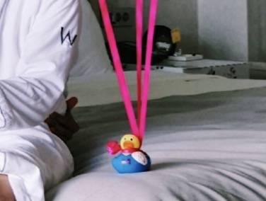 惊!新加坡酒店欢迎“男男”入住,网友们沸腾了