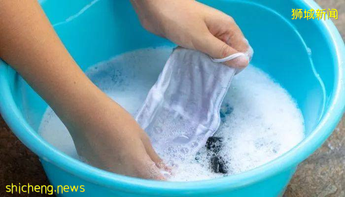 太牛了！有人專抓不戴口罩的洋人，被贊“現實生活中的英雄”