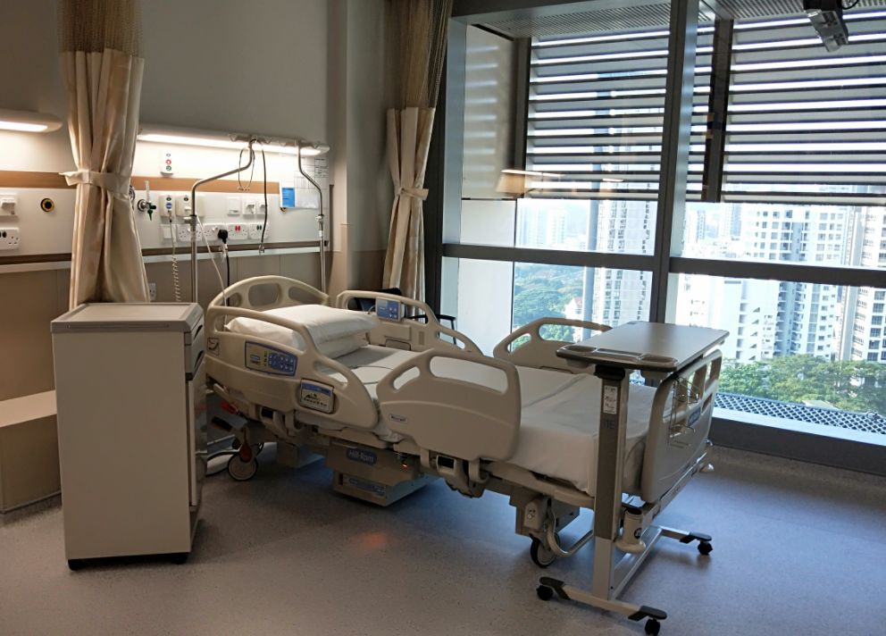 包吃包住包接送,英美返新须在酒店隔离