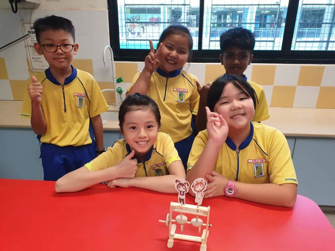 實拍新加坡小四學生的課程安排