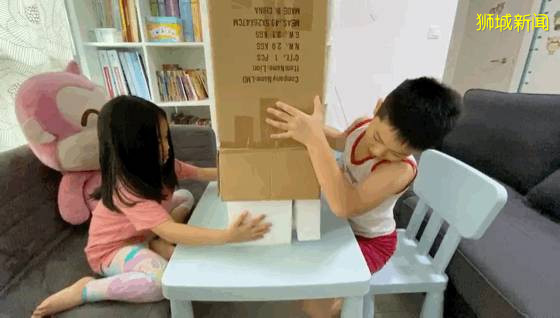 新加坡总统和明星都爱他，超多小朋友求合照、抱抱，是谁